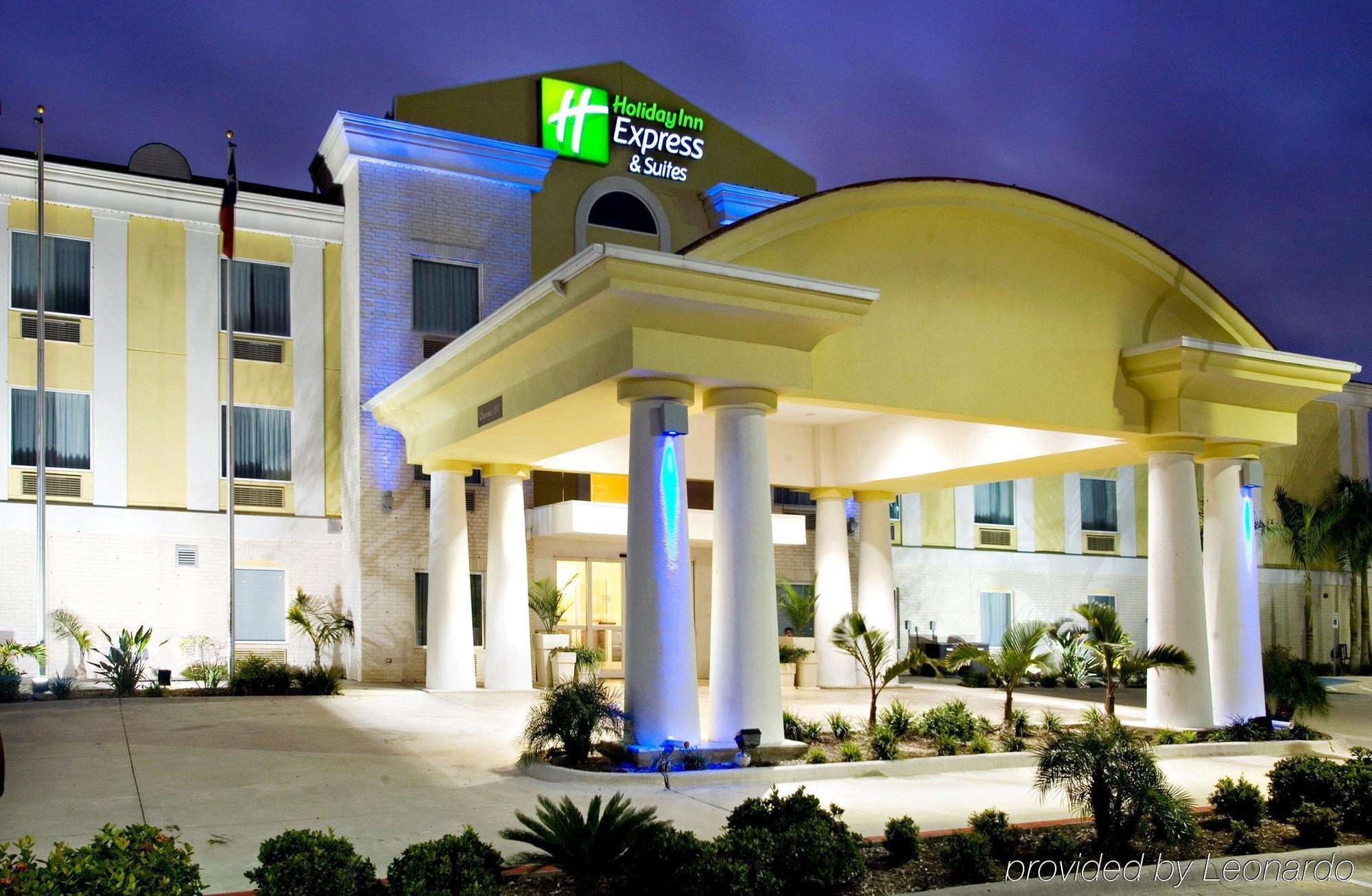 Holiday Inn Express Hotel And Suites Falfurrias Экстерьер фото