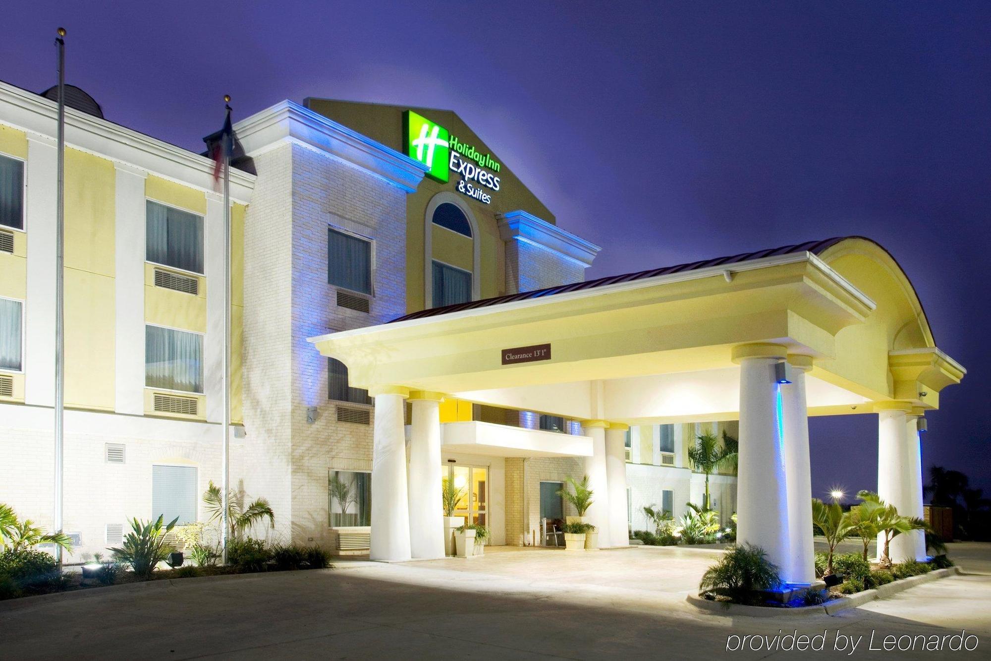 Holiday Inn Express Hotel And Suites Falfurrias Экстерьер фото