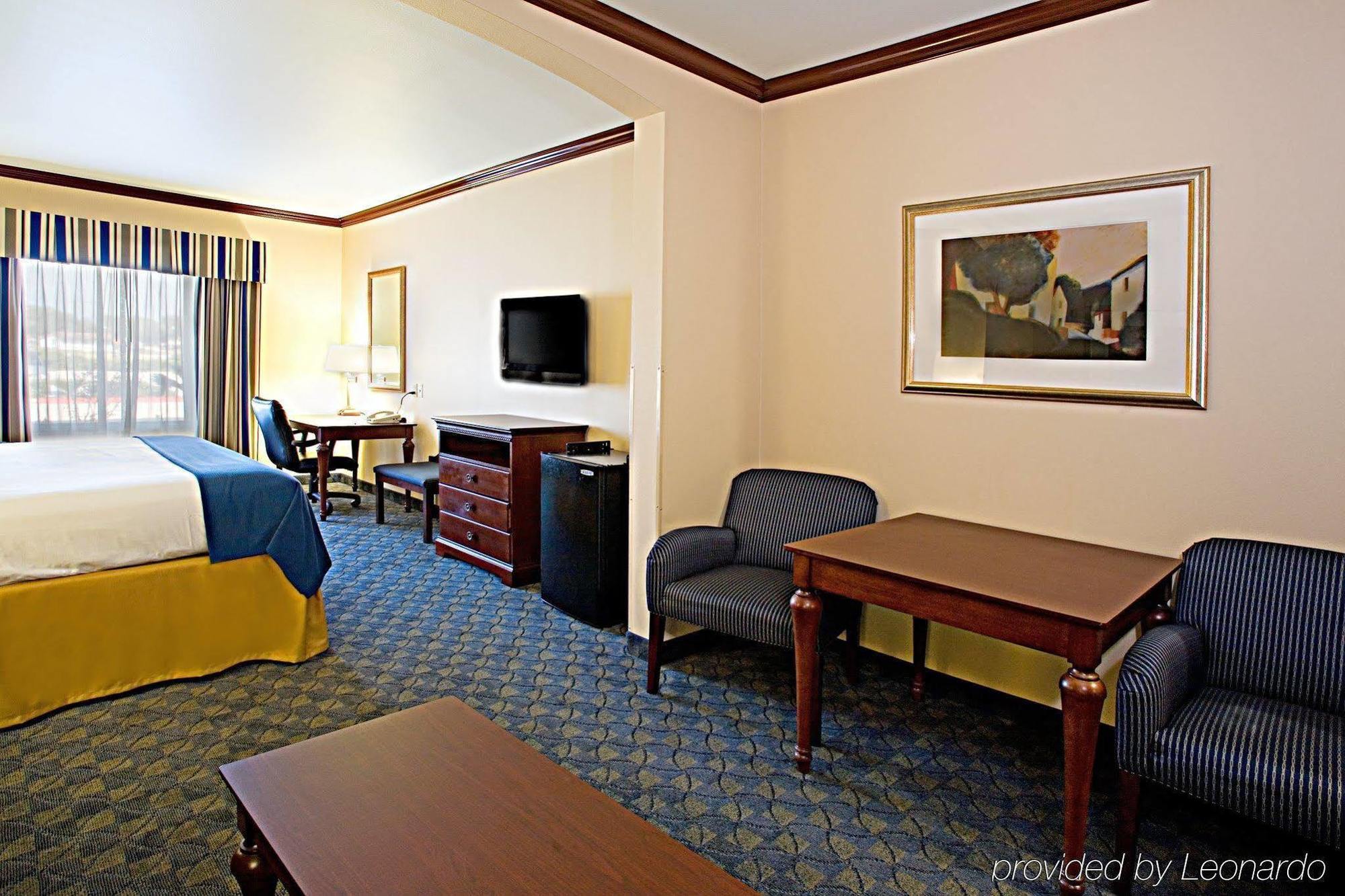 Holiday Inn Express Hotel And Suites Falfurrias Номер фото