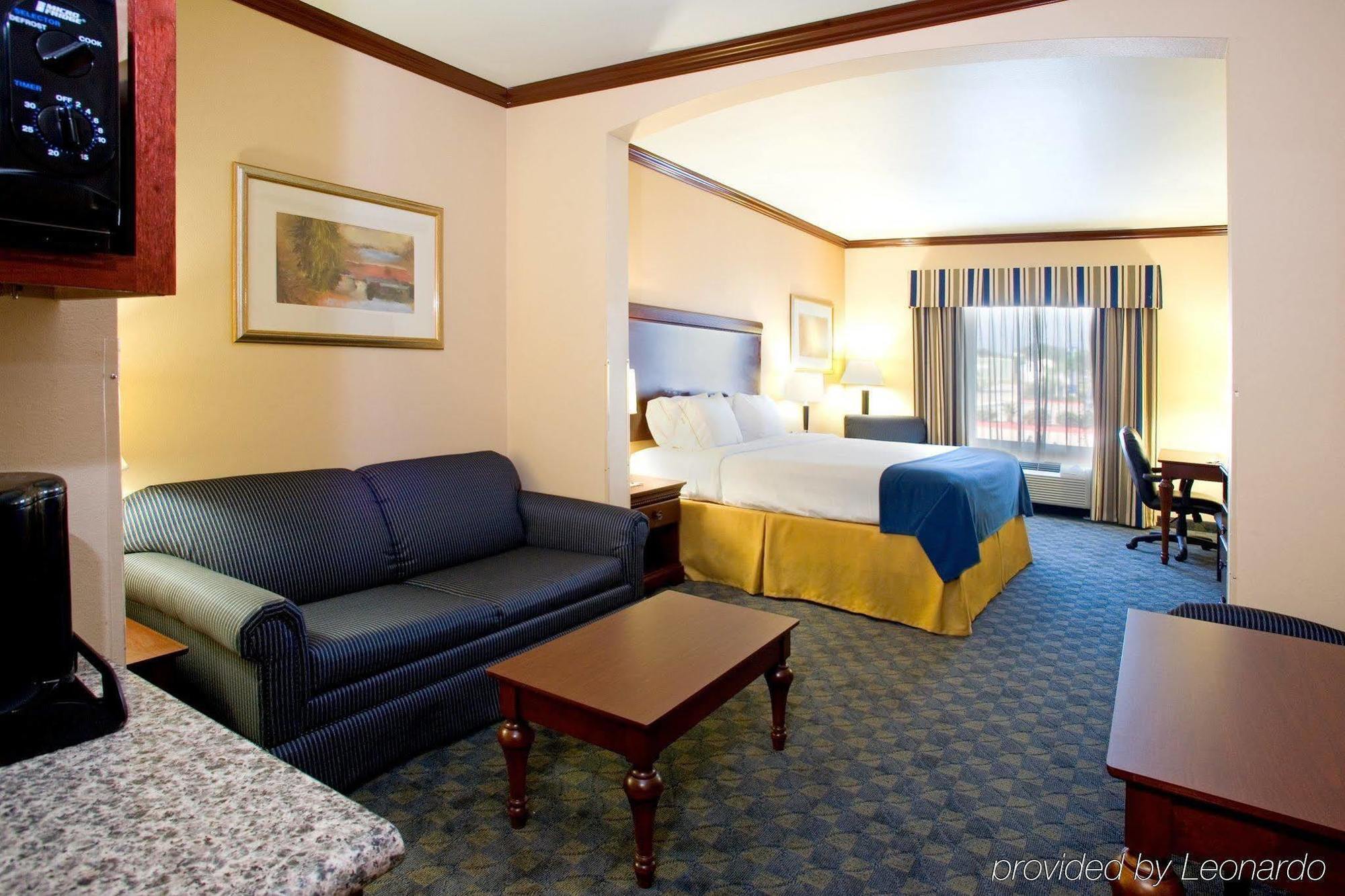 Holiday Inn Express Hotel And Suites Falfurrias Экстерьер фото