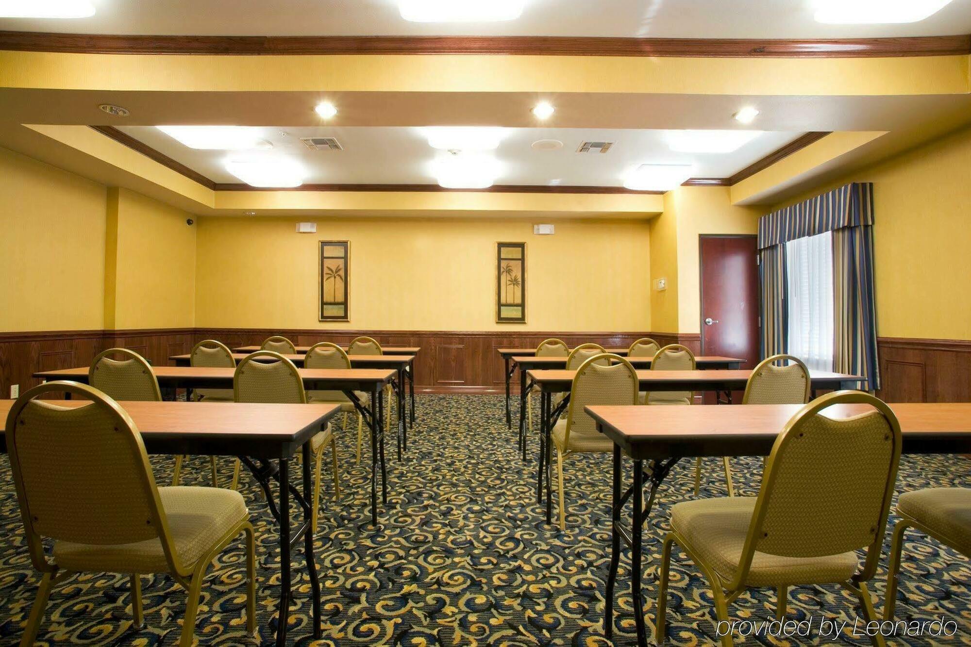 Holiday Inn Express Hotel And Suites Falfurrias Экстерьер фото
