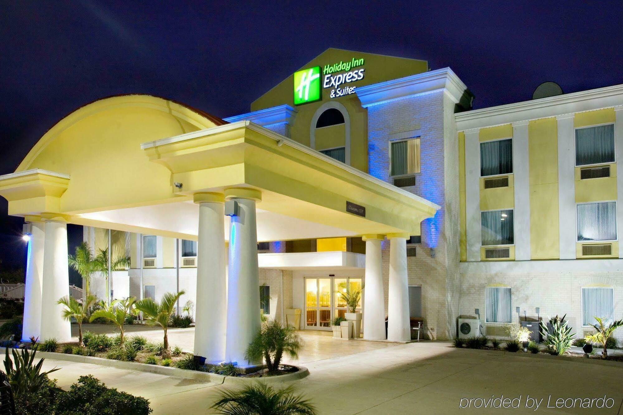 Holiday Inn Express Hotel And Suites Falfurrias Экстерьер фото