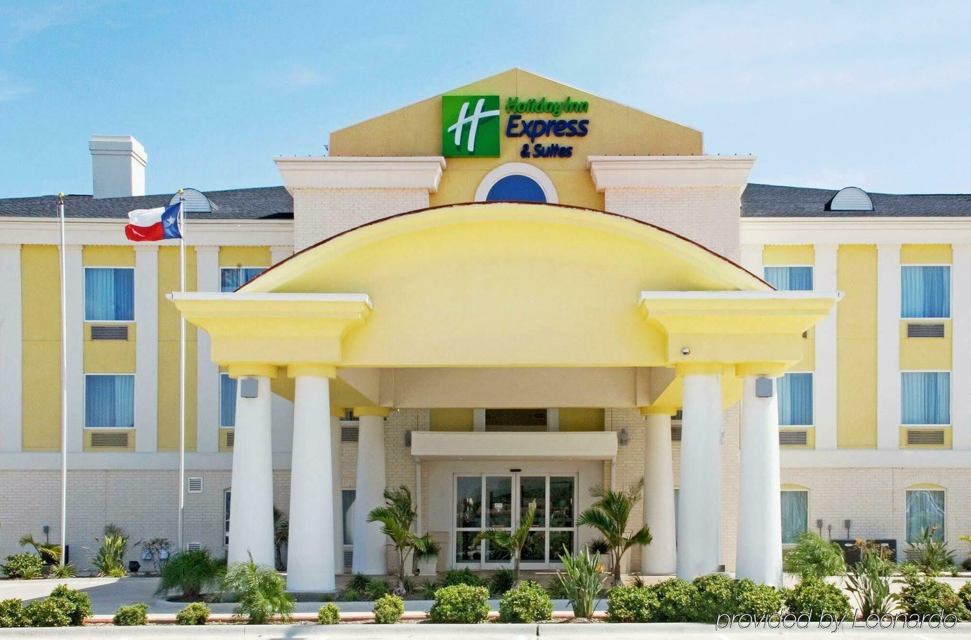Holiday Inn Express Hotel And Suites Falfurrias Экстерьер фото